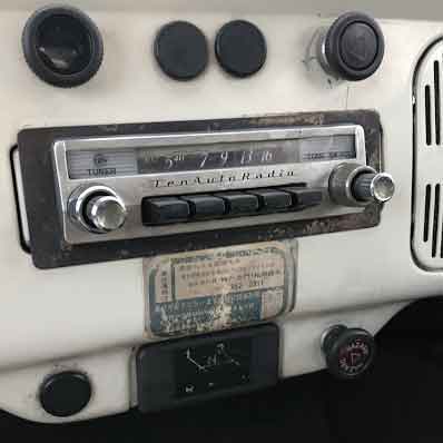 空冷ビートルのラジオを修理なおしてくれるひと。