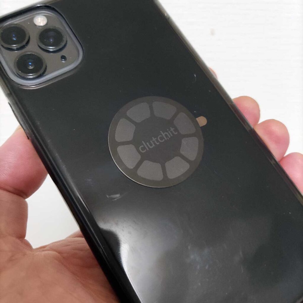 スマホケースに金属プレートが必要