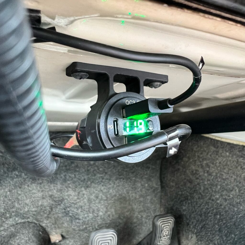 最新のカーチャージャー