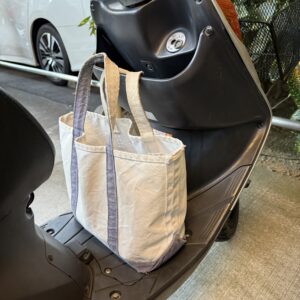 バッグの底がステップについてフックから外れる