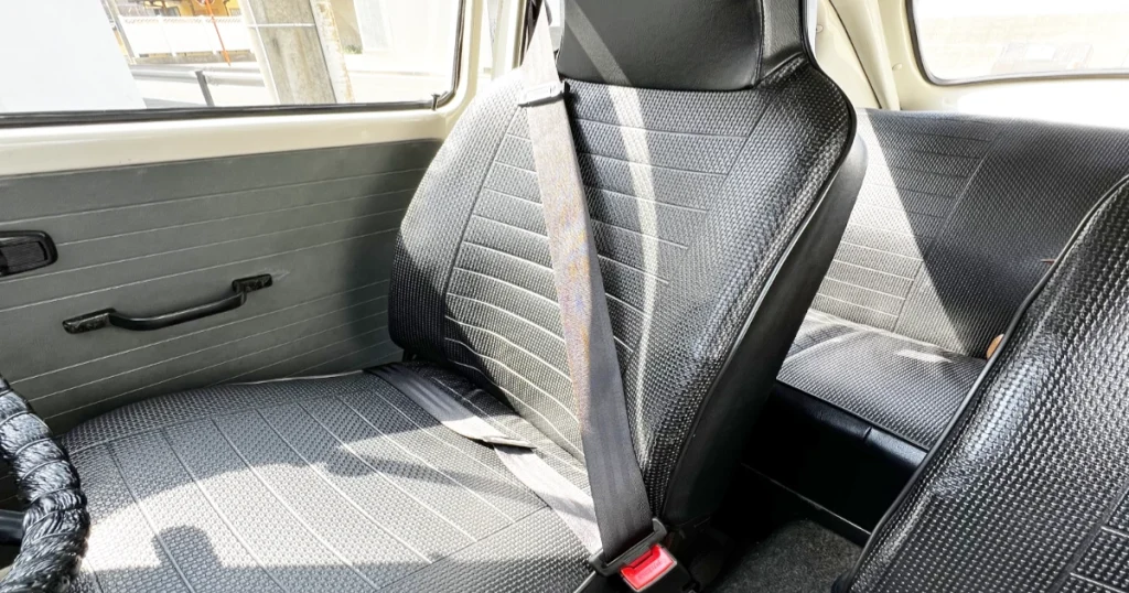 格安のAliExpressの3点式リトラクタブルシートベルト