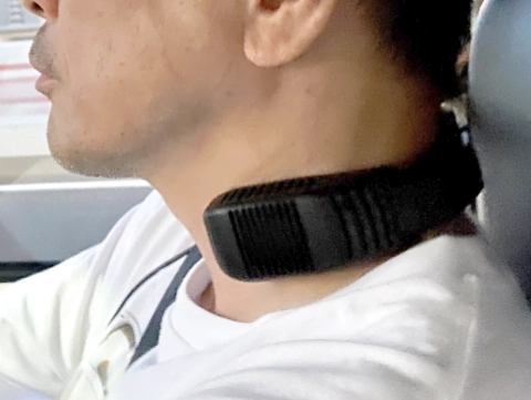 ハイテク機器 首を電気で冷やす