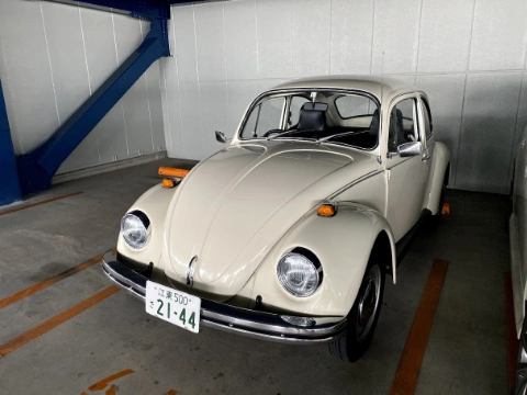 
Hellaのヘッドライトに。