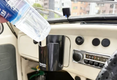 マグネットドリンクホルダー・ペットボトルも置ける