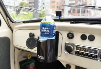 マグネットドリンクホルダー・ペットボトルも置ける