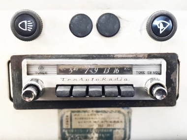 私の空冷ビートルについていたラジオ