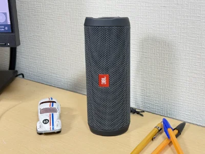 JBL Bluetoothスピーカー縦にも置ける