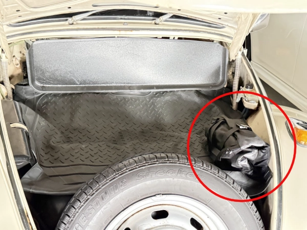 工具バッグがこじんまりと隅っこに