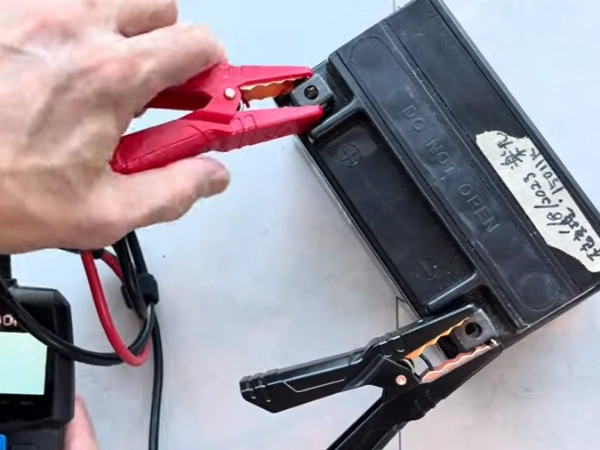 SUZUKI Address V125 のバッテリーの劣化度チェック