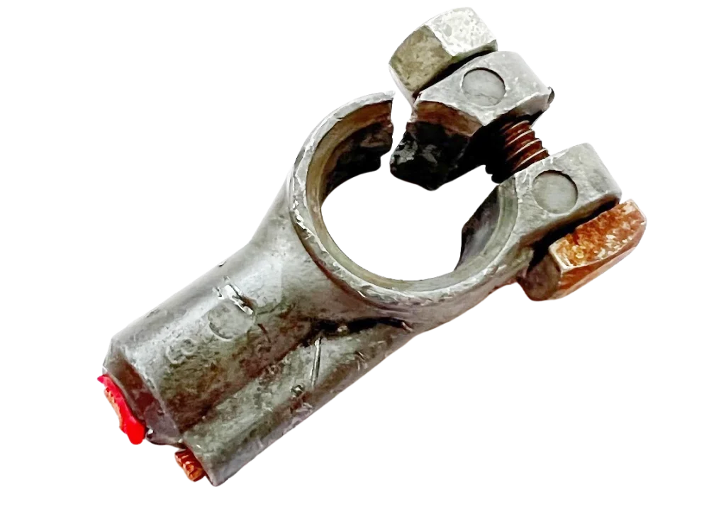 折れたバッテリーターミナル