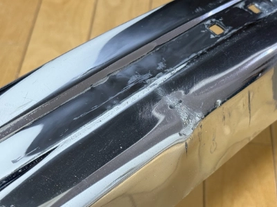 落札したフロントバンパーのあたり傷